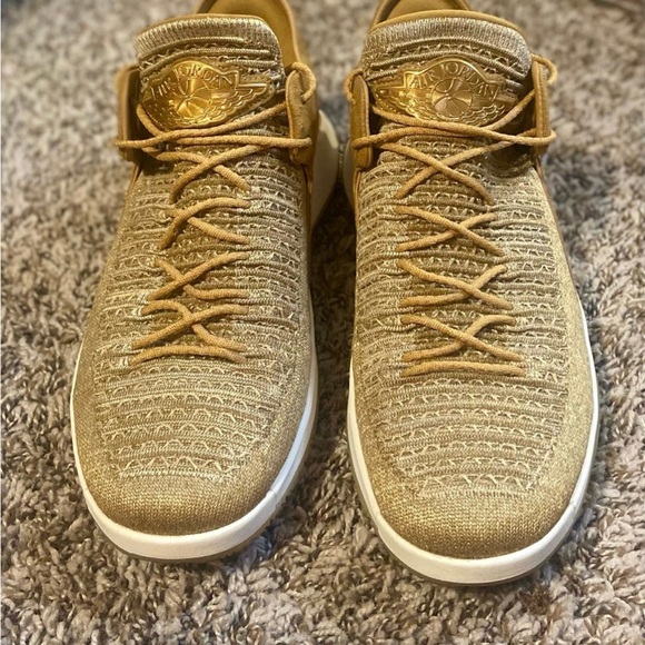2018 Air Jordan 32 Low 'Golden Harvest' Size 10 - Picture 4 of 5